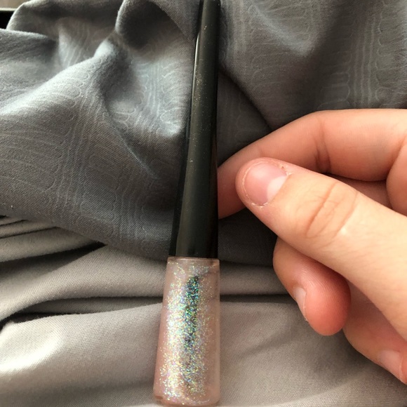 Glitter - Picture 1 of 1